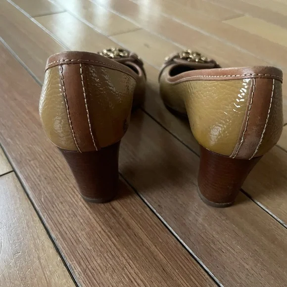 Tory Burch Aaden Logo Mid Heel Pumps Tan Brown Patent Leather Size 7.5 - Picture 11 of 15